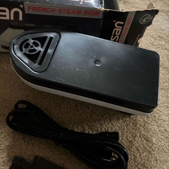 Sisan French Steam Iron - Picture 3 of 6